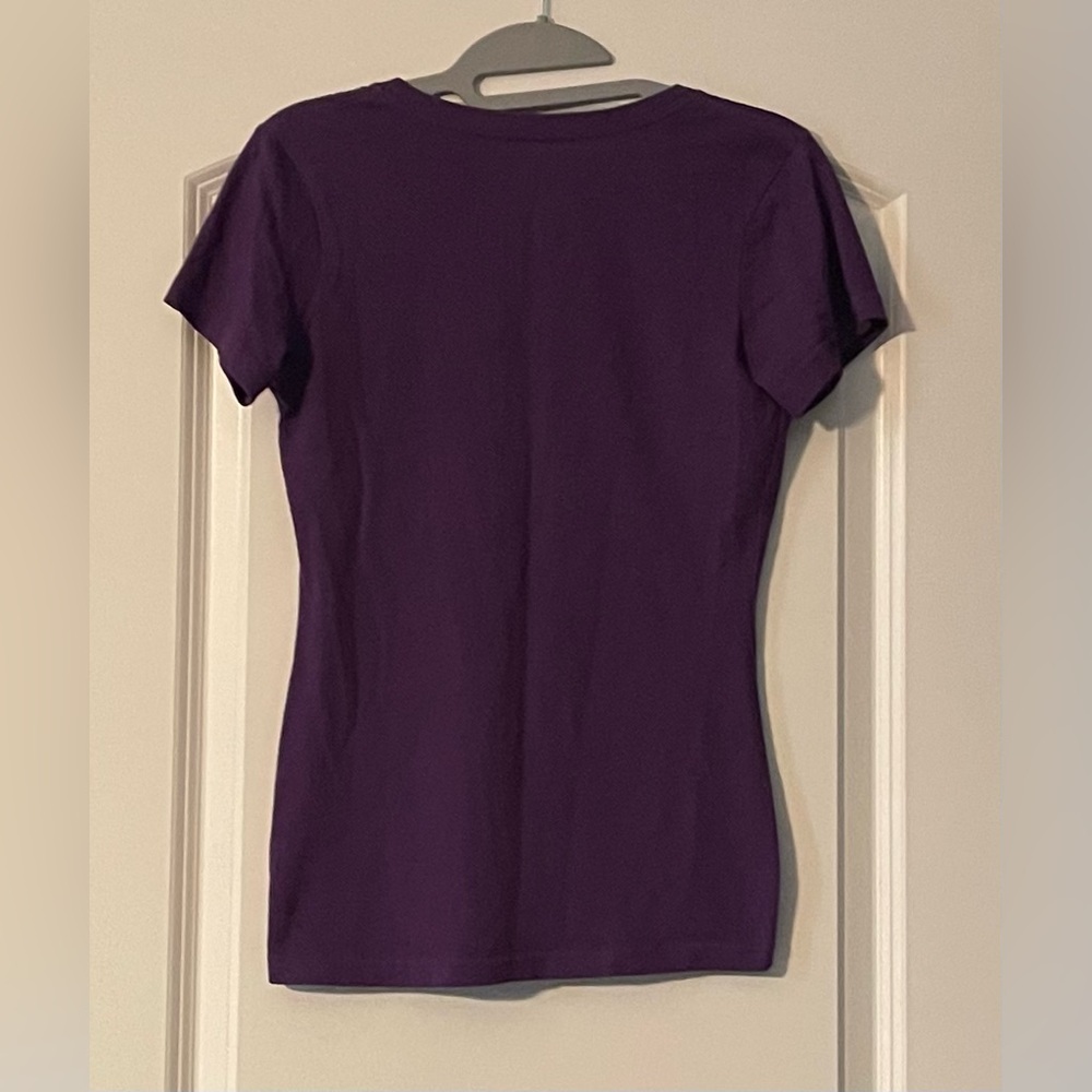 Nike Athletic T-shirt - Picture 2 of 3